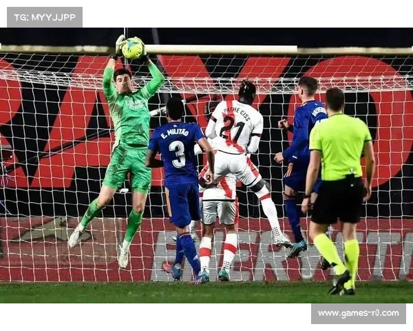 米利唐伤退瞬间，伯纳乌观众席一片沉寂。